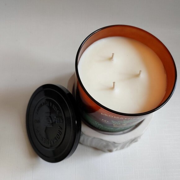 Bath and Body Works Stress Relief Aromatherapy Eucalyptus + Spearmint Three Wick - Picture 2 of 3